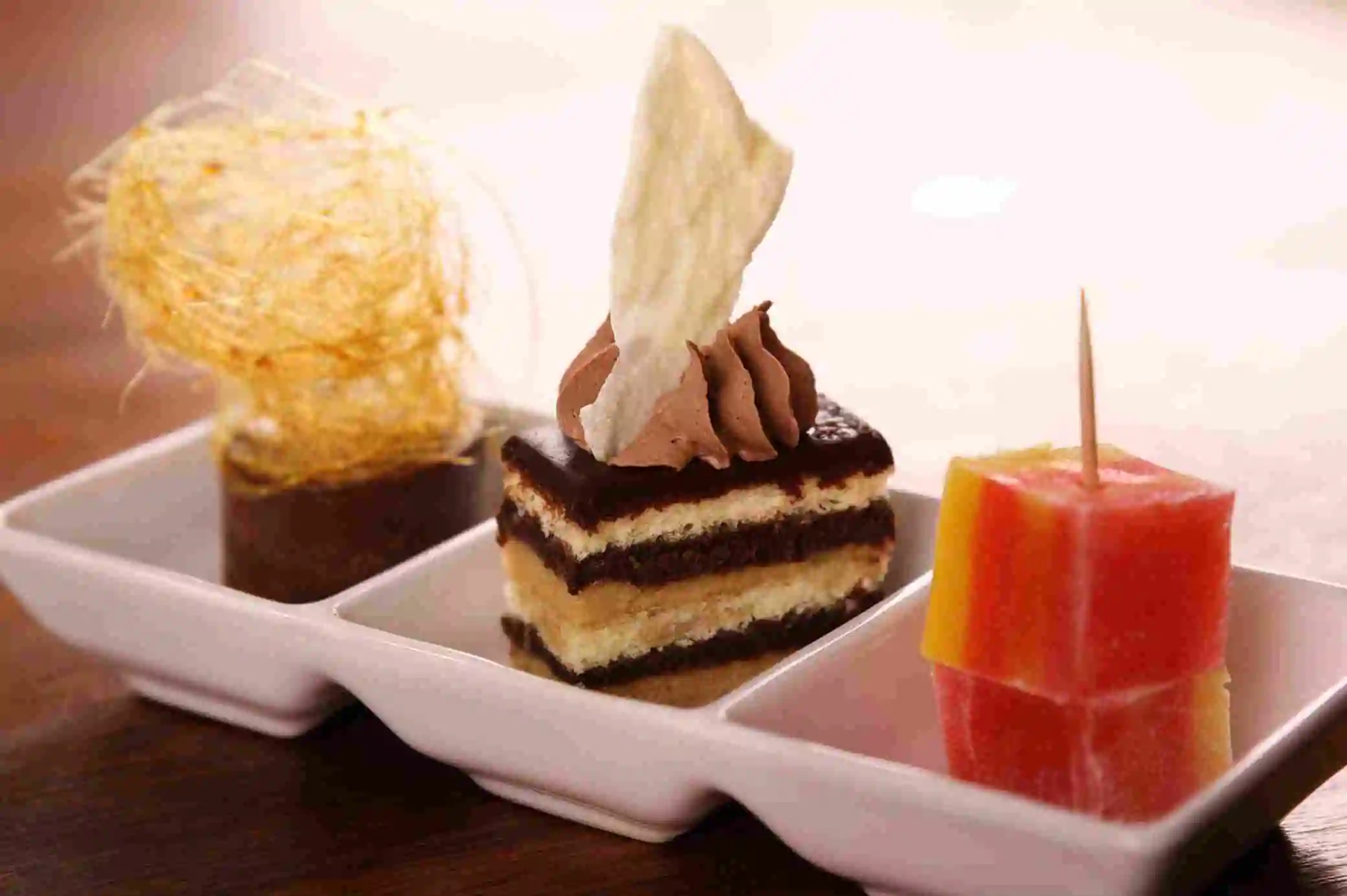 Decadent Desserts – Enjoy handcrafted sweets, including maple-infused cakes and fruit tarts